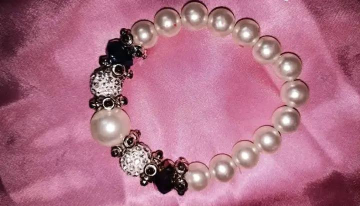 بمناسبة قرب العيد 🌹🌹🌹
وفرنا لكي سيت متكون من سوار + تراجي 😘

سوار من الؤلؤ الطبيعي  مع تراجي مصنوعه من حجر الكريستال  ممزوج بالزمرد الاخضر 😊

شكلهن بالحقيقة يجنن 🥰 

وسعر مناسب. 
هدية مع كل طلب 😘 
آخر القطع متوفرة  سارع بالحجز قبل نفاذها 🙄🥳


**إذا كنت صاحب هذا الإعلان وتريد حذفه لأي سبب، رجاءا أرسل رسالة إلى الدعم الفني**