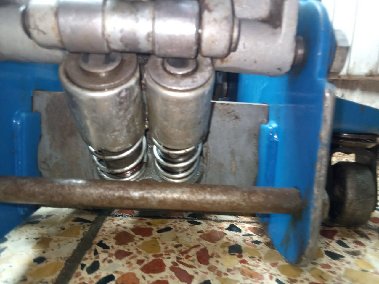 ⭕ يوجد توصيل لكافه المحافظات
جك شطح 5 طن دبل بستم جدا ضخم وزن ثقيل جدددا وزنه بحدود 50 كيلو طوله 75 سم وارتفاعه 60 سم شغال وعل الفحص نوع قديم باب اول اصلي بعدة جديدة وعلامته موجودة بي السعر 120 الف المكان بغداد *********** بي واتساب
