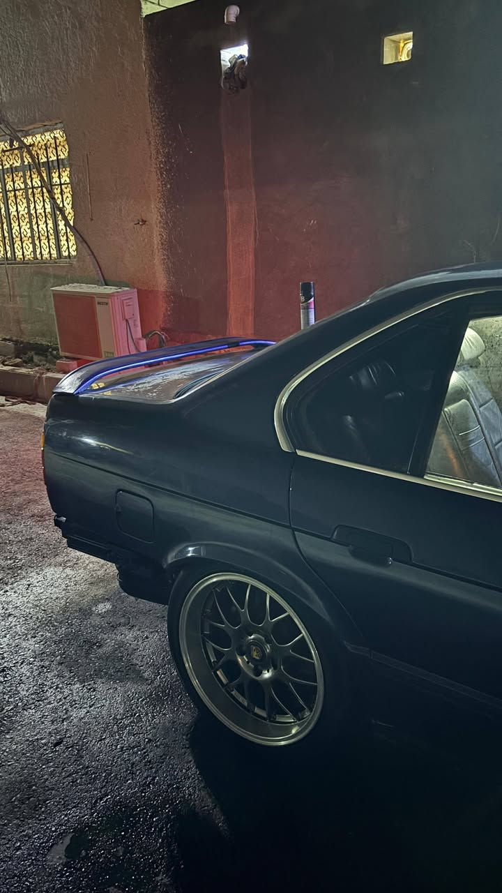 سلام عليكم من رخصة الادمن BMW موديل 93 اصل بليته وسنويه 525i جديدة جدا وارد يابان  محرك مسكر عدل كارتون شرط شلعه تشك الكاع اكسل خفيف بال150 رونه ثنين ونص تراي نعومه حداديه طوبه دواخله كارتون  شاشة اعطال شغاله اي عطل مابيه كله على بلاد صبغ حزام فقط  كفاله عامه من الظربه وطكة الجاكوج للعلم جرود بالقمارة وجنطه  تبريد ثلاجه سنويه  بأسمي جاهزة كل نقص مابيه مشروع وطني تحويل وكاله اني بالخدمه مكاني ناصريه رقم كربلاء نكليزي نفاذ السنويه لل30 السعر 63 وبيه مجال قليل جدا رقمي *********** بي واتساب ملاحضة نقصه دعاميه خلفيه فقط موجوده بس نكسرت
