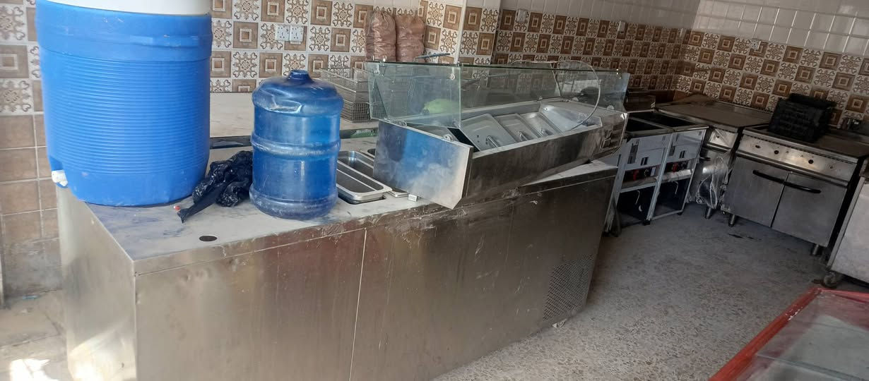 السلام عليكم اغراض مطعم البيع ***********
