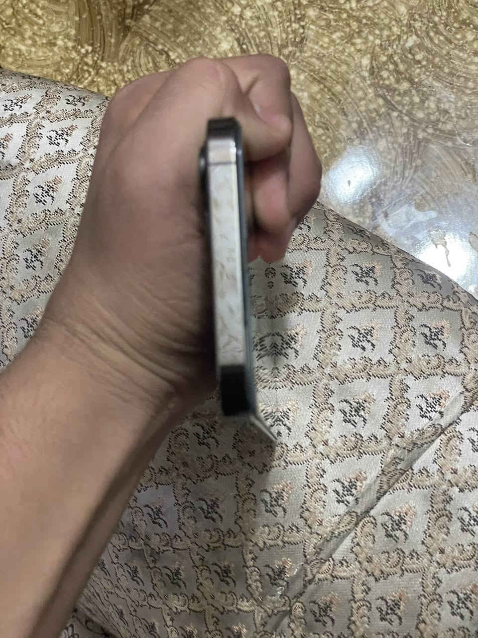 سلام عليكم 12ProMax للبيع ذاكره ١٢٨بطاريه ٨٨جهاز مبدل فقط شاشه اصليه مال تفصيخ نضافه٩٩٪؜ السعر خاص الاستفسار***********
