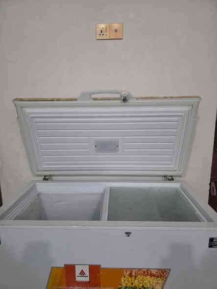 السلام عليكم للبيع ثلاجه ومجمده نظيفات جدا عالابلاد ما داخلات اي تصليح غاز بلادي الشراي يتصل المكان سيف سعد القطعه 150 الف .***********
