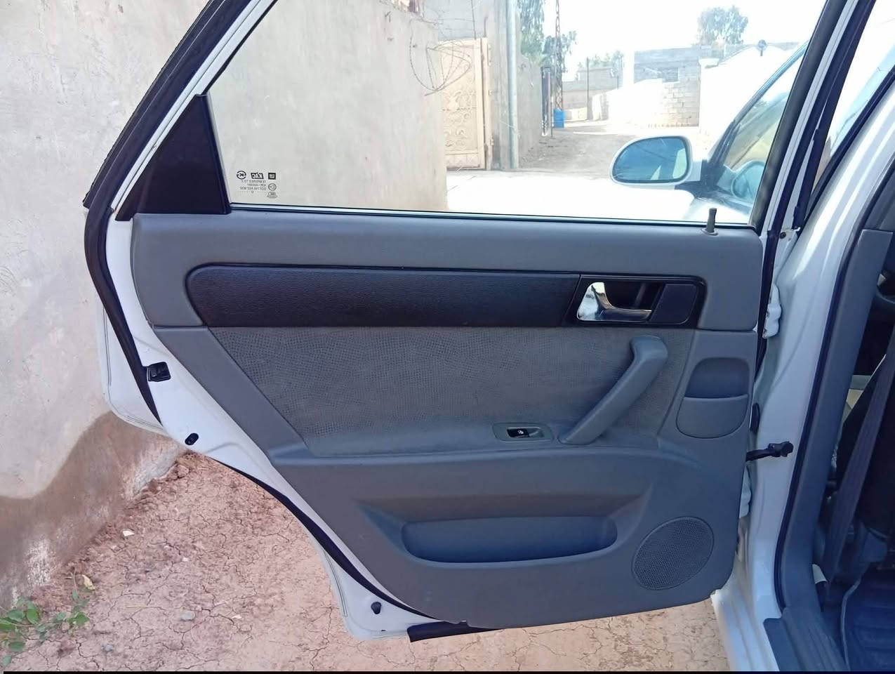 بيع مستعجل   ..       السعر78وبيها مجال للطيبين
اوبترا 2012 مكفوله من ضربه.
بيها قطعتين صبغ اماكن   موجود سونار بيها 
السيارة رقم بغداد مشروع وطني سنويه ل 27شرط التحويل
كير ومحرك وصدر جديد 
شاشه كبيره. 
كامره خلفيه 
لايت زنون 
تخم تاير جواها 
تبريد ثلج.. تدفئه شغاله 
السعر78وبيها مجال للطيبين  
مكان ديالى الخالص 
***********
***********
