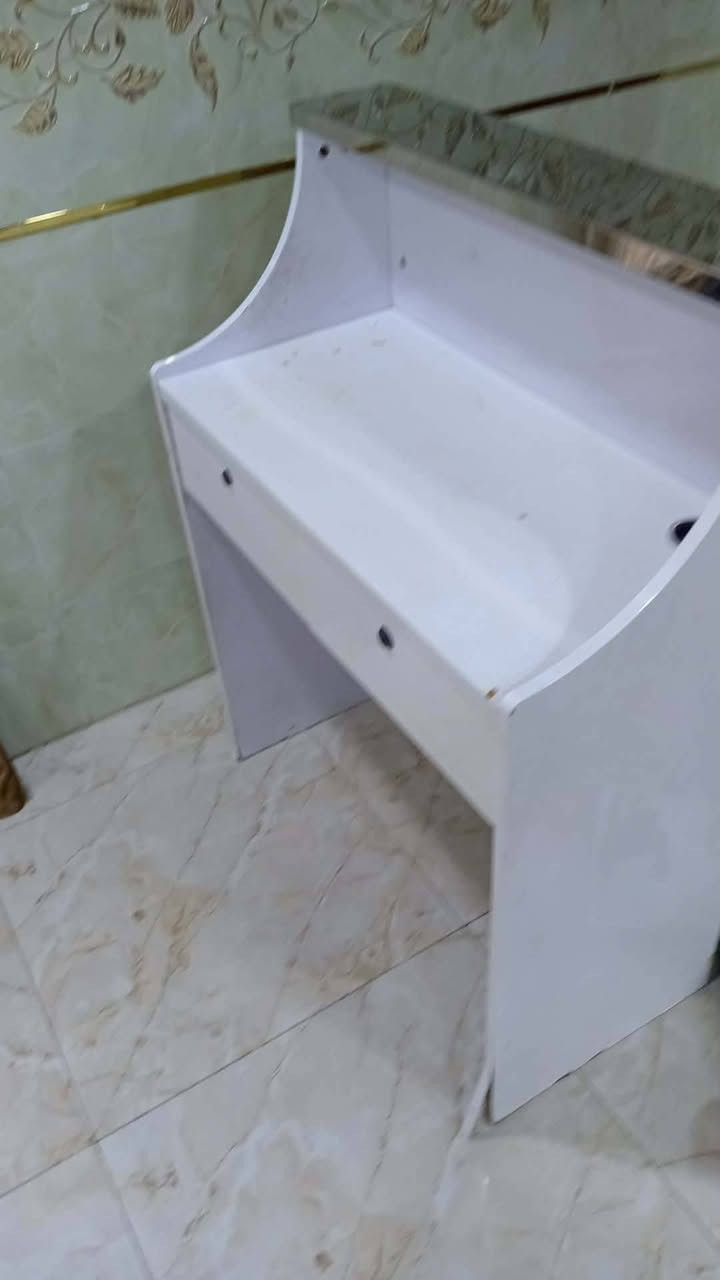 سلام عليكم غراض مال محل بعدهن جديدات ميز ورفوف وديكورات شغالاتهن ولغراض بعدهن جدد الله شاهد سعرهن 225 وبيهن مجال مكاني نجف حي العسكري ***********
