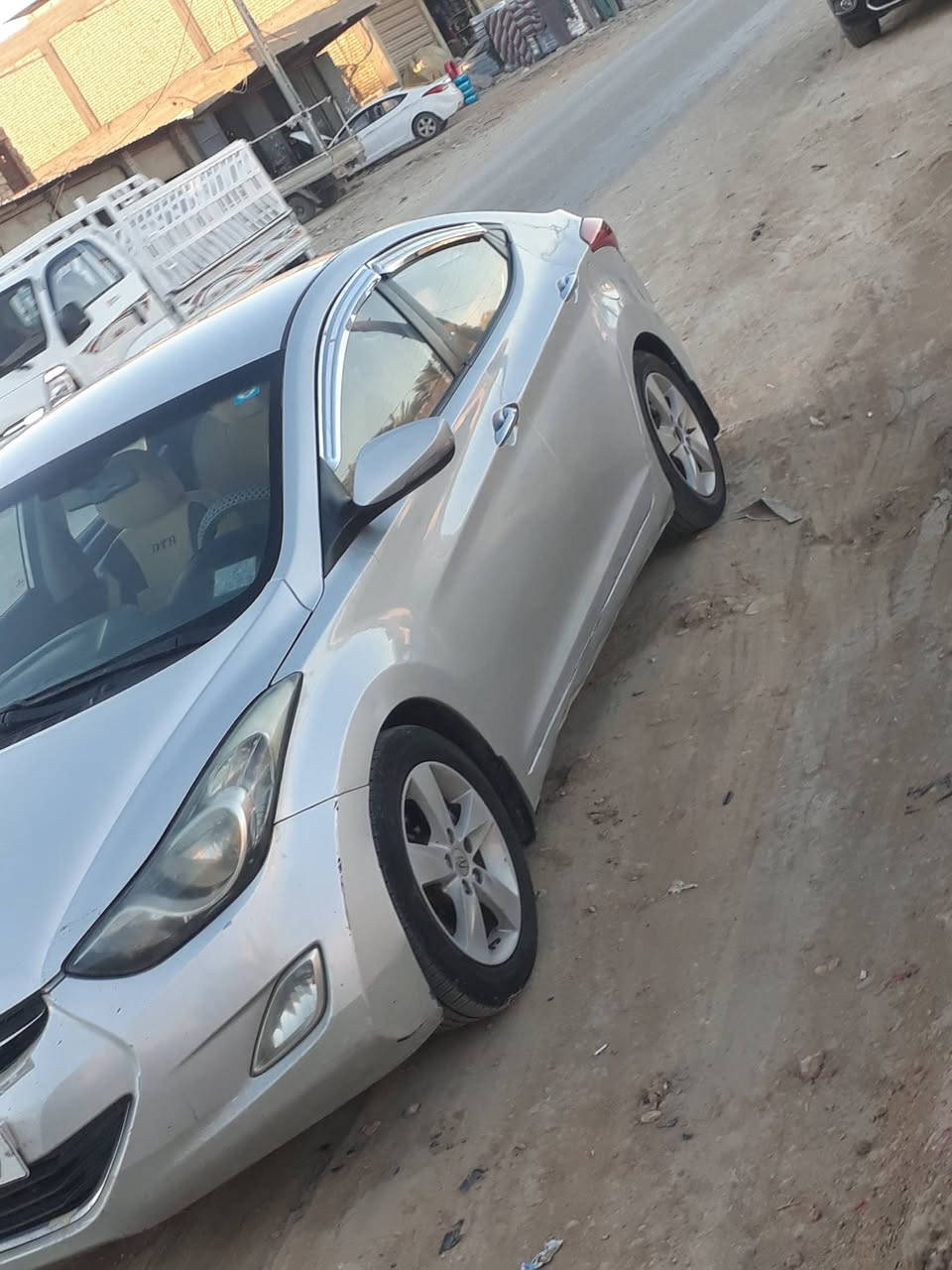 السلام عليكم
سيارة افانتي مؤديل  2011 
سيارة متعؤب عليها ادامه كامله 
تخم تاير فيت بم جدد بلكات 
تبريد ثلج تدفئه كير ممتاز 
مكينه 1600 GDi لا تبخير ؤلا تنقيص 
سنؤيه ؤلؤحات ؤهزة جدد
حداديه نص عمر 
بيها جاملغين جراد ؤباب صبغ الخلفي 
بيها شخؤط ؤ دحجات خفيفه بالجهه اليمنه مثل ما مؤضح بالصؤر 

مكاني ناحية الحريه 

ب 98 ؤبيها مجال قليل سياره متعؤب عليها ؤبيها ادامه كامله 
***********
