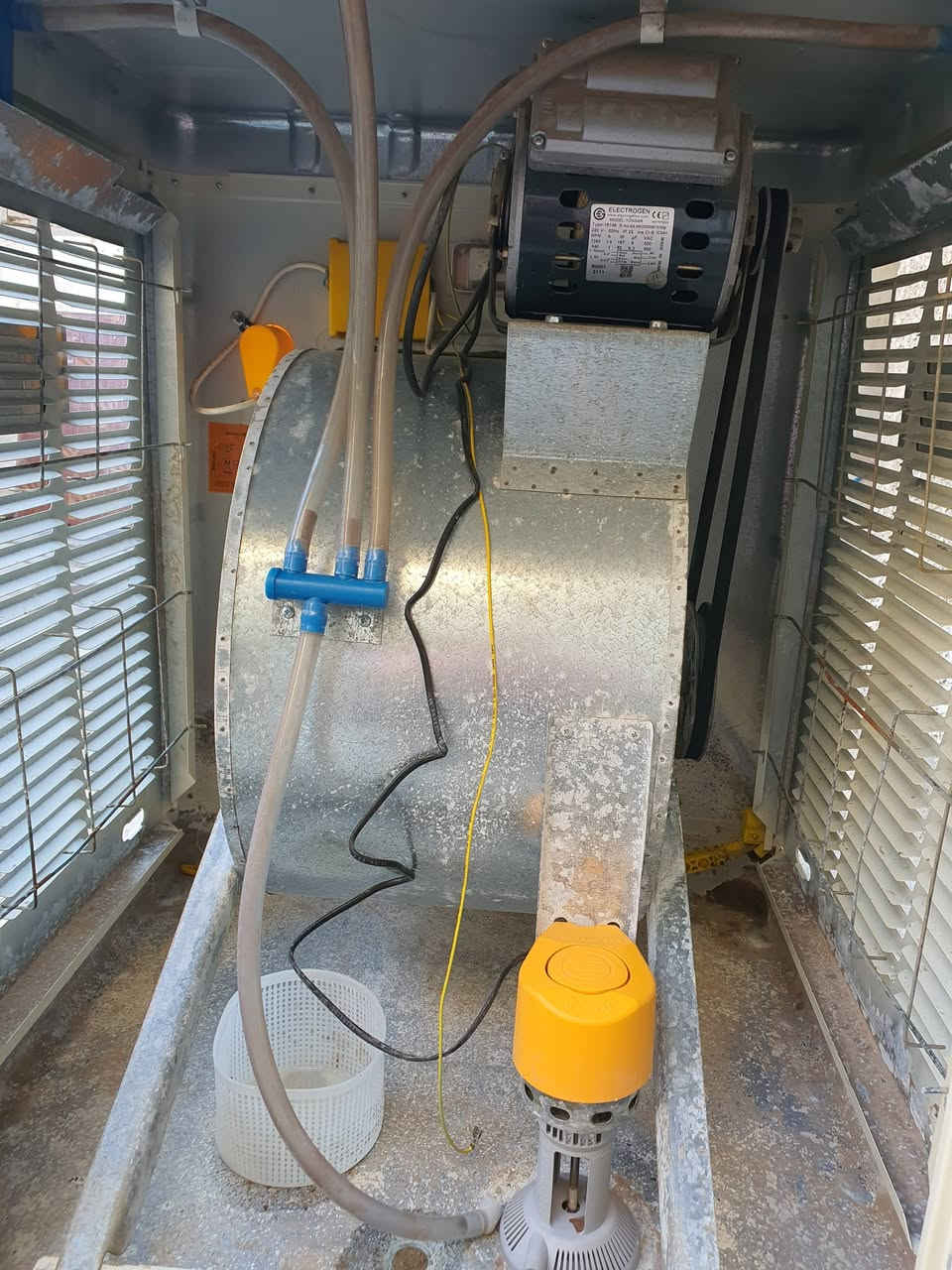 مبردة ألونا الأصلية للبيع مشتغله شهرين فقط سعر الجديدة 270 أني أبيعها بــ 175 / مكاني الشعلة


**إذا كنت صاحب هذا الإعلان وتريد حذفه لأي سبب، رجاءا أرسل رسالة إلى الدعم الفني**