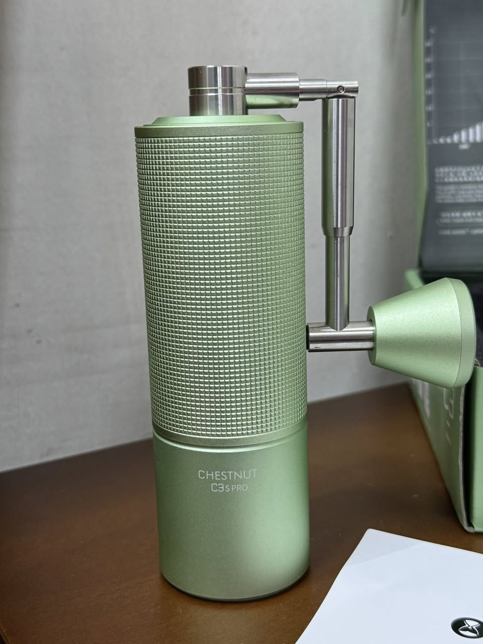 إعلان بيع: مطحنة تايمور C3s Pro (جديدة لوّك)
للبيع مطحنة Timemore C3s Pro - لون أخضر زيتي مميز ☕️

المطحنة جديدة باكيج (لوّك)، مو مستخدمة نهائياً، أصلية 100% وبالكرتونة مالتها.

• الموديل: C3s Pro (النسخة المطورة، اليد مالتها تنطوي - Folding Handle).

• اللون: أخضر (Olive Green) لون كلش فخم ومميز.

• الأداء: ترس S2C ستانلس ستيل، تعطيك طحنة احترافية ومتناسقة جداً.

• الاستخدام: تشتغل للإسبريسو (Espresso) بكل كفاءة، وللتقطير (V60) والفرنش برس.

• الصناعة: جسم معدني بالكامل، متينة وتتحمل شغل ثقيل.

السعر: 80 ألف دينار .

✅ يوجد توصيل لكافة محافظات العراق


**إذا كنت صاحب هذا الإعلان وتريد حذفه لأي سبب، رجاءا أرسل رسالة إلى الدعم الفني**