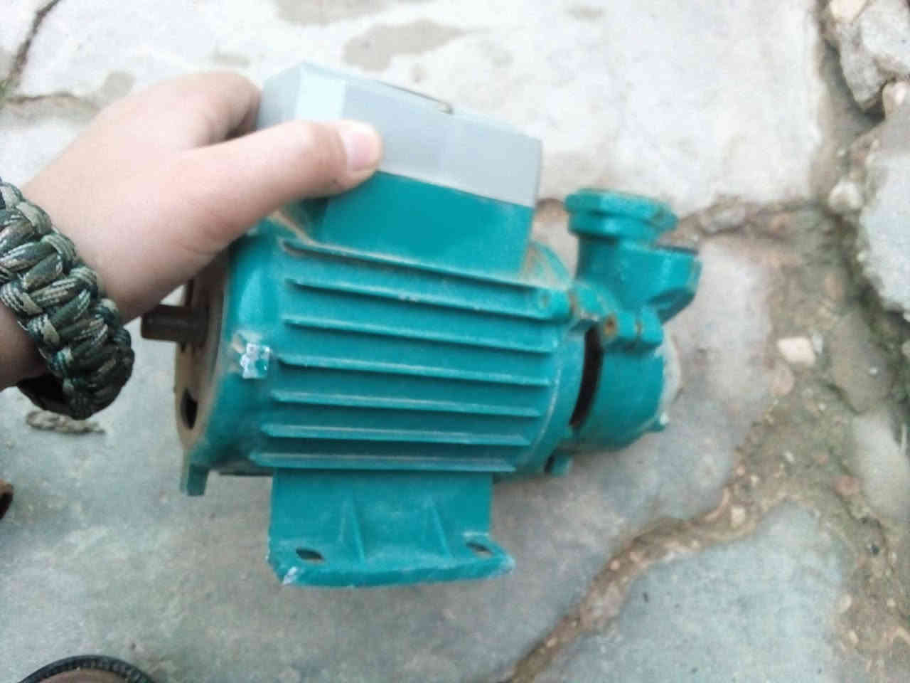 ماطورات مال مي خربانه للبيع
تفيد اهل السكربات 
العنوان حديثه حي العسكري حجريه يم جامع المحسنين
الرقم ***********
