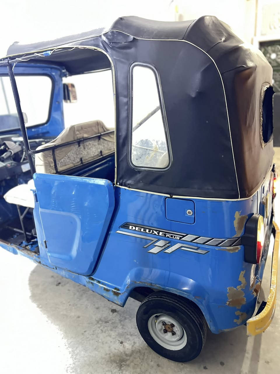 السلام عليكم 
توكتوگ للبيــــع (TVS) موديل (2021) نضيفة الشكل مثل مواضح بالصور + الكير والمكينة مكفول و اي نقص مابيه التوكتوگ مرقمةًالمكان بغداد المحمودية للاستفسار الاتصال ع الرقم (***********) او مراسلة الصفحة .
