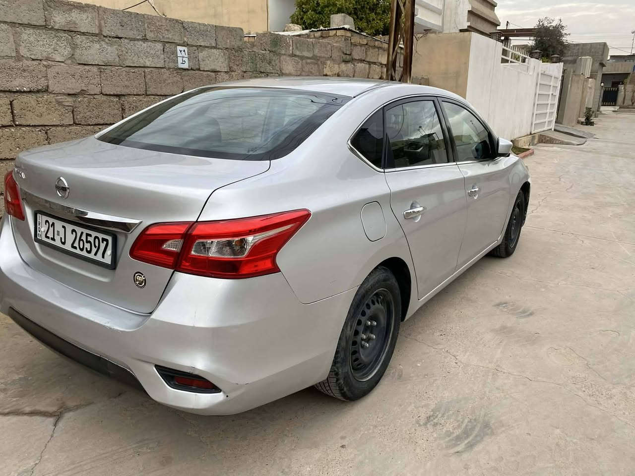 للبيع. نيسان سينترا.
موديل ٢٠١٧ امريكي مواصفات S
تبريد ثلج سنويية. جديد 2030
بيية بطاقة. بنزين.
بشرط كير مكينة
تحويل ثاني يوم 
تخم تايرات جديد
بيية قطعتين صبخ بدون داخل.
رقم صاحب سيارة
 ***********
 ***********
