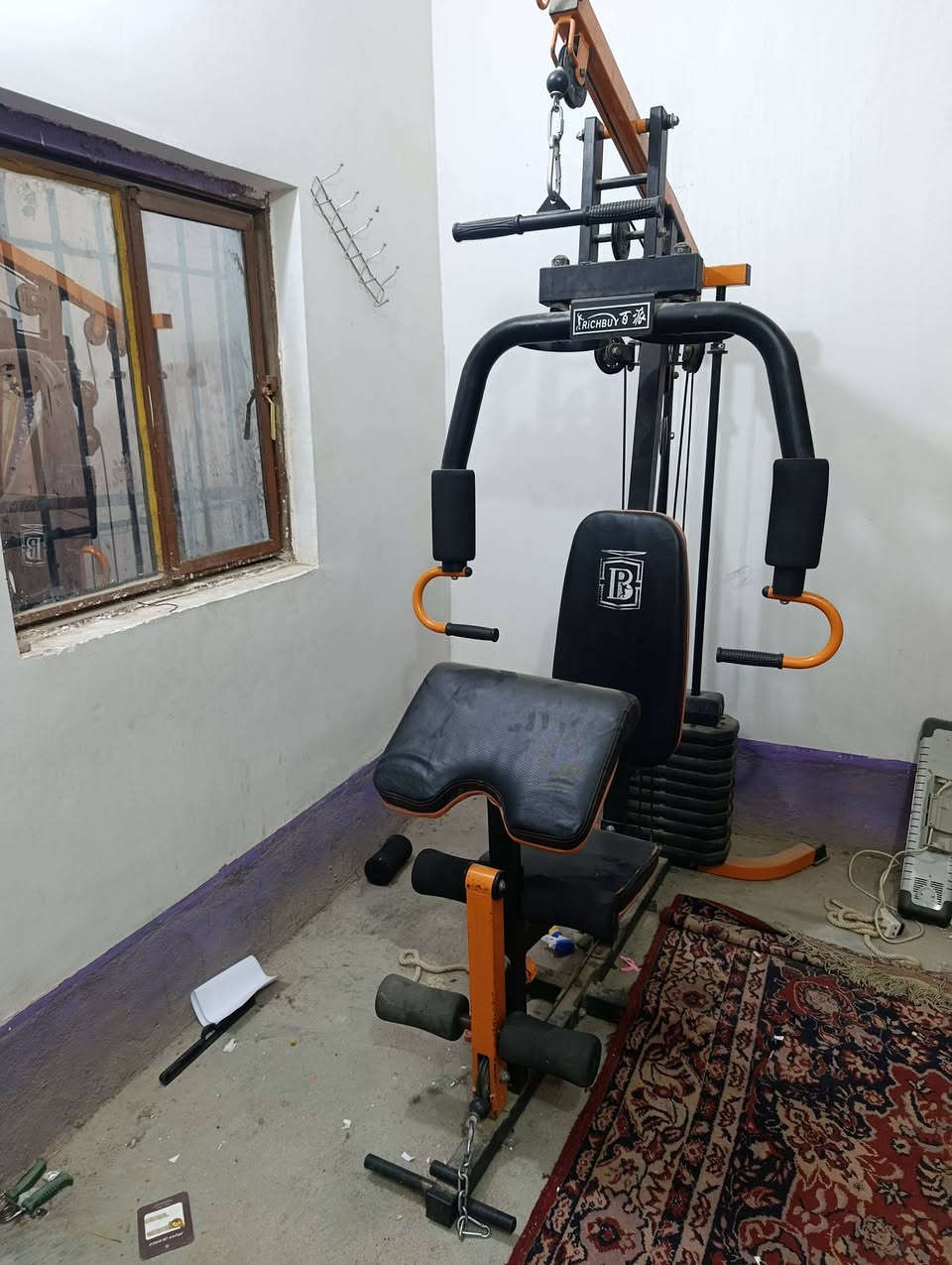 هذا جهاز "هوم جيم" (Home Gym) متكامل وممتاز جداً للي يحب يتمرن بالبيت ويوفر وقت واشتراك قاعة. النجف الاشرف السعر 200 
***********
