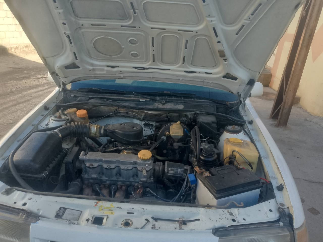 السلام عليكم اوبل فكتوره حجم 16 موديل 91 كربون بنزين  صبغ بها بس دوائر ودواسات محرك شرط كير شرط  تواير جدد شرطه التحويل سعر 46 بها مجال رقم الموبايل
***********
