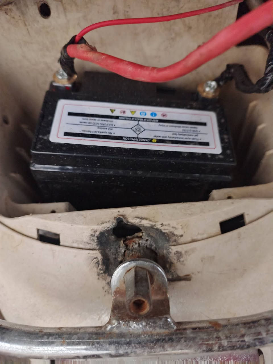 دراحه للبيع مكاني الحسينيه مال راشديه مجفت جديد وياه باتري وسلف جديد دراجه خير من الله مفتر بيها العراق 
مكاني الحسينيه مال الراشديه  *********** 
سعره ٢٥٠ وبيه مجال حك الجيه
