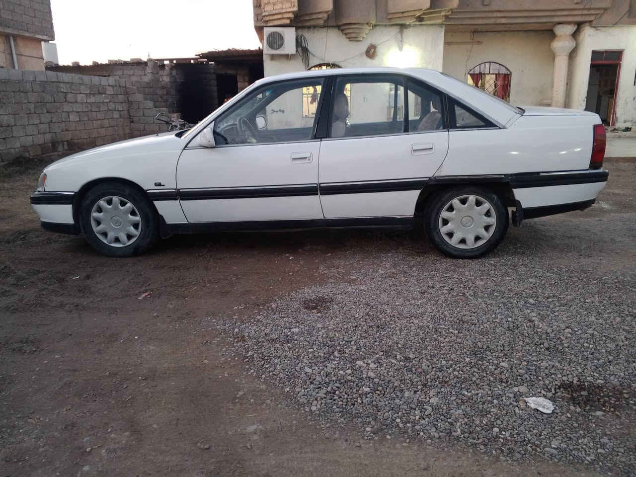 السلام عليكم مكلف بلنشر اوبل اوميكا للبيع موديل 91حجم 20كيرمحرك شرط تايرات جدد تدفئه مسجل كيوجه كلهن شغالت طخم امامي خلفي جديد رقم نينوى دولي السنويه لل 2030ترايك وين ماتريد السعر 32وبيهه مجال *********** خاص ماعندي
