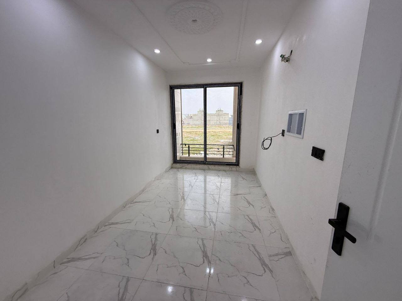 منزلين لبيع حي 8 حصاروك
سند طابو يتسجل بإسم اي عراقي
 قرب شارع كورنيش
➖مساحة 125M+125M طابقين 
يتكون⤵️
➖4غرف نوم 
➖استقبال-صاله-مطبخ-مجموعه صحيات-كراج

رقم الاتصال او واتساب
***********واتس
***********
