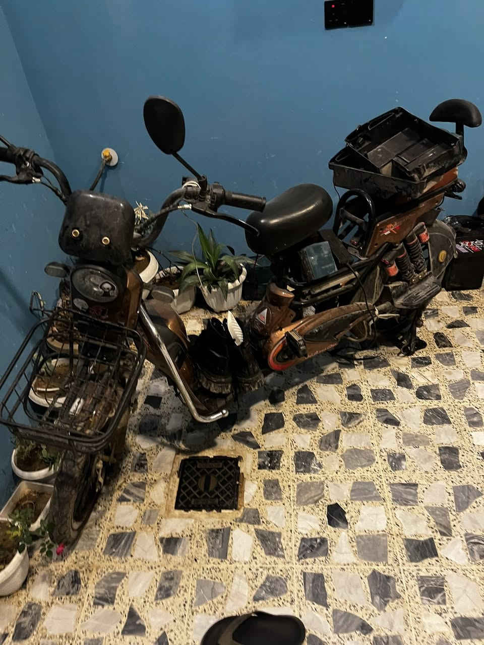 للبيع بس بطاريات تعبانات كلشي شغال  دراجه احسن نوعيه رقمي الوتساب اكتب سعرك إذا عجبني أوافق رقمي ***********
