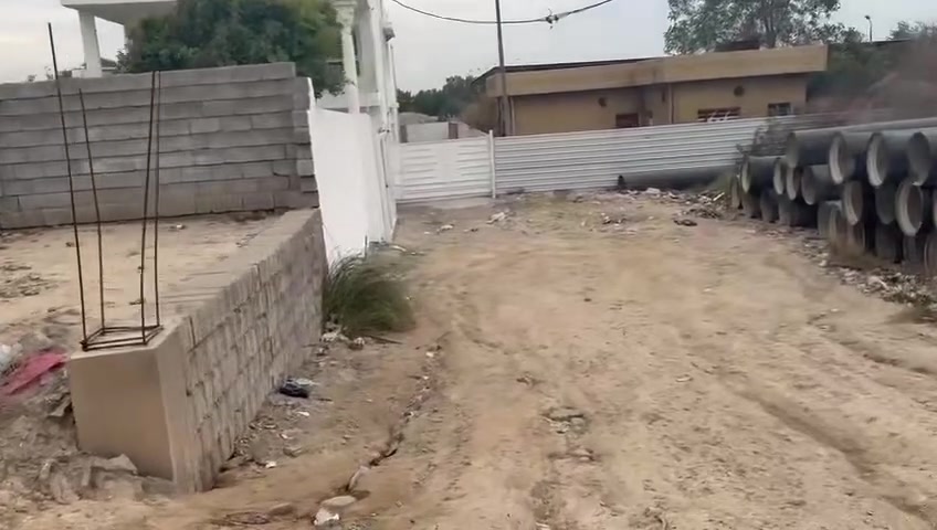 بيت مساحة ١١٠٠الف ومية متر واجهة ١٦م نزال ٦٥م زراعية عقد ١١٧الموقع بغداد جسر ديالى الجديد شارع السدة مقابل مدرسة النورين طابقين بناء حديث سنة ٢٠١٩ يحتوي ٦غرف نوم مع صالة كبيرة واستقبال وصحيات كاملة التصوير واضح نضافة البيت وقريب عشارع العام واضح السعر ٢٢٥مليون ماكو هيج سعر مساحة كبيرة وبيت حديث 
*********** متواجد واتساب
