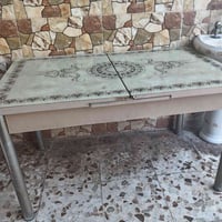 ميز طعام • يتكبر ويزغير • نظيف