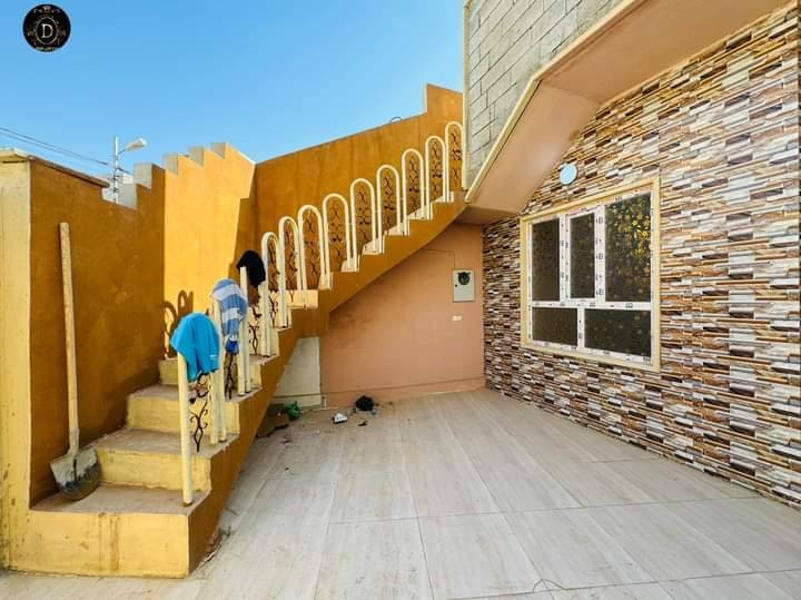 بيت للبيع حي الملاين الثانيه خلف عمارت الفهد للعقارات مساحت البيت ١٦٠ غرفتين نوم وهول وستقبال ومشتمل ومطبخ خدمات متوفرا سعر البيت خاص *********** واتساب موجود
