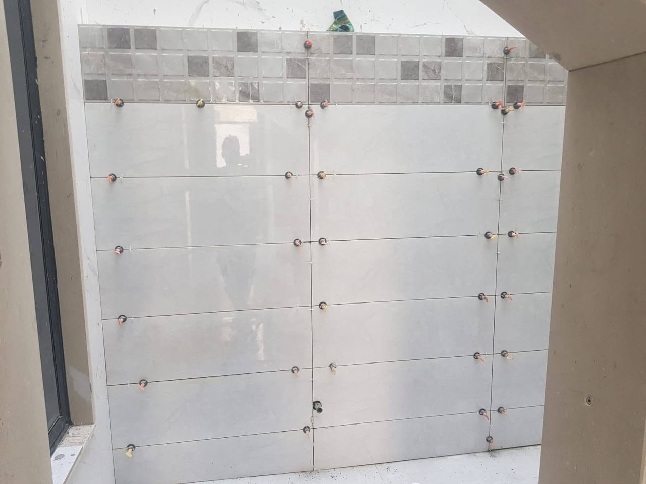 السلام عليكم اسطه سرميك متفرق شقل شرط ليزر هندسه وسعر مناسب  متفرق ***********
