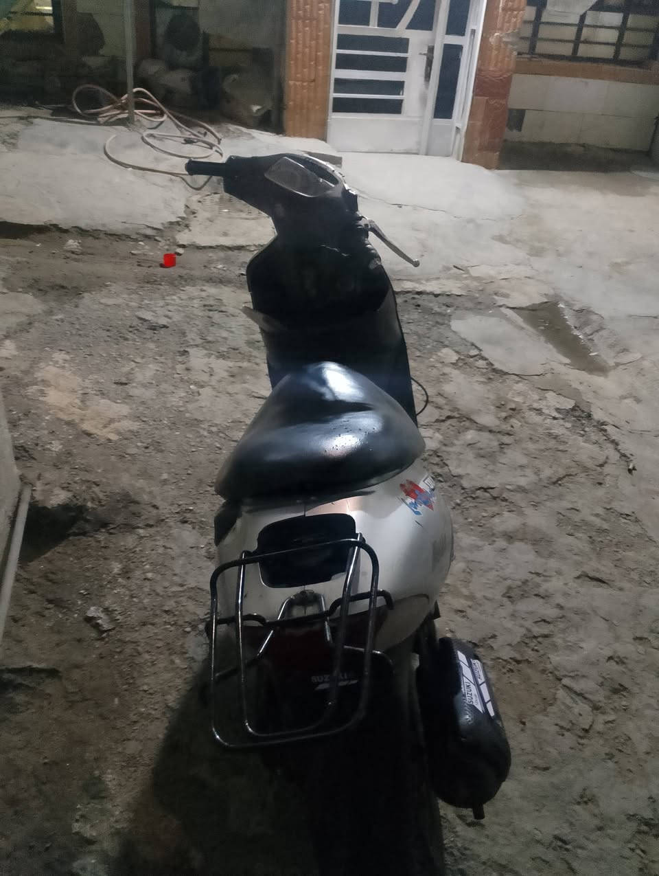 دراجه للبيع سازوكي خفاش
✨كامله مكمله✨

كهربأيات كامله سلف هندر 

السعر 200وبي مجال

للتواصل ***********
