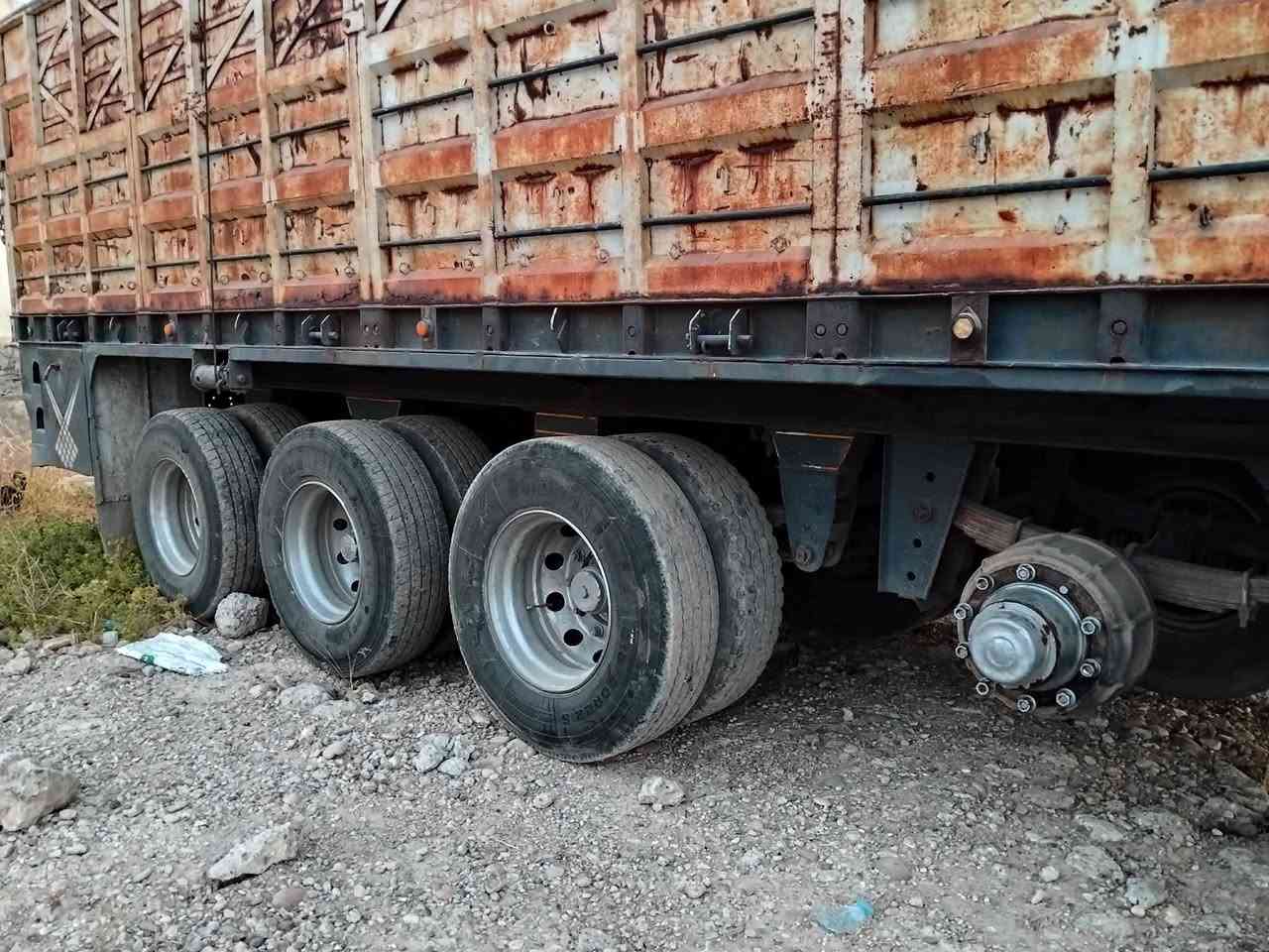للبيع عربانه الطول 12وربع شاصي 14محلي 
اربع دناكير براد14 الماني جادر شتوي مع العربانه 
تواير نص عمر مطبخ ثلاجه وصناديق2
السعر 70 وبيها مجال للتواصل الاتصال
***********
***********
مكلف بالنشر

