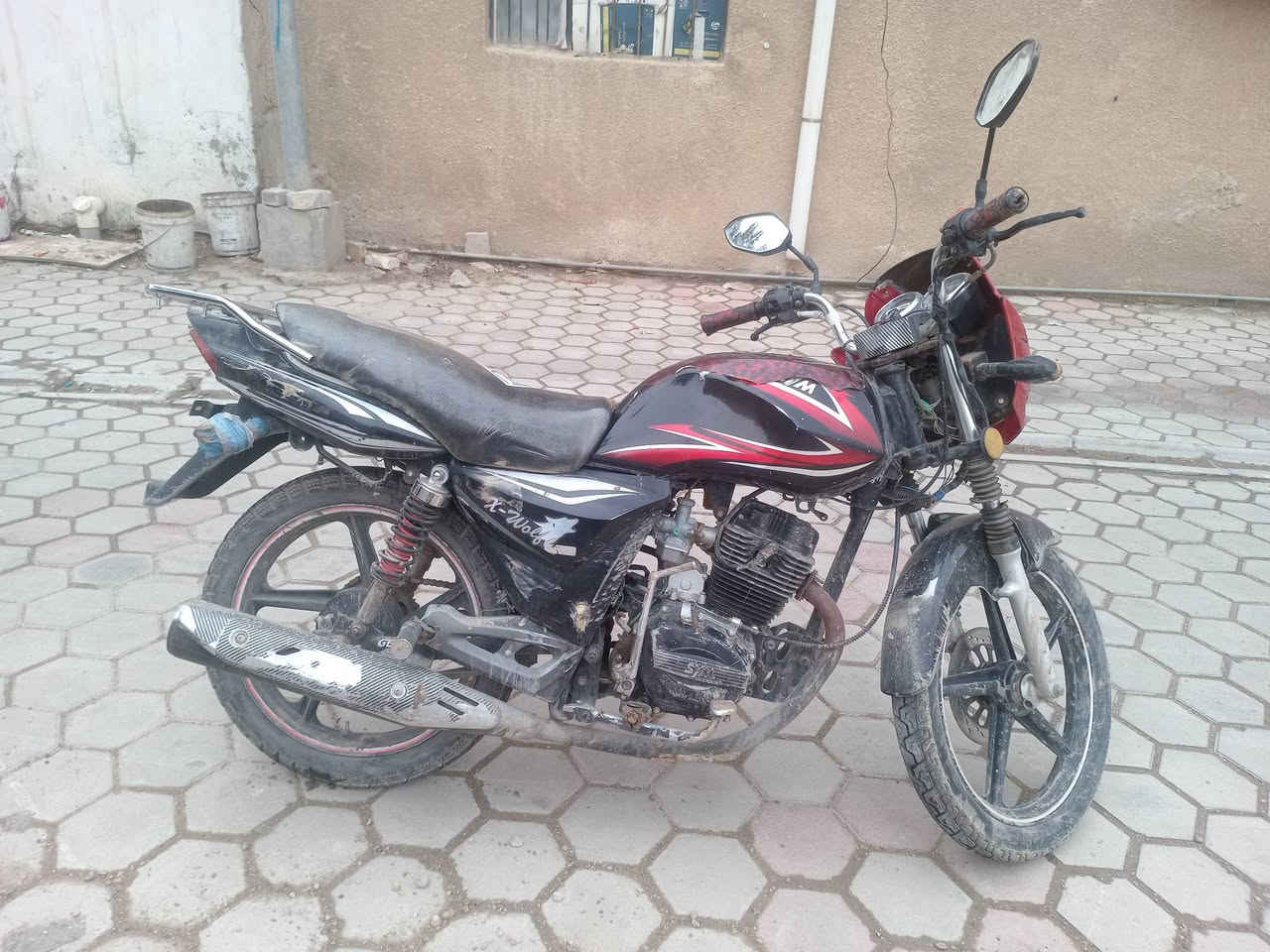 السلام عليكم ماطور للبيع جمرك رمادي شارع 20 السعر 450  ***********
