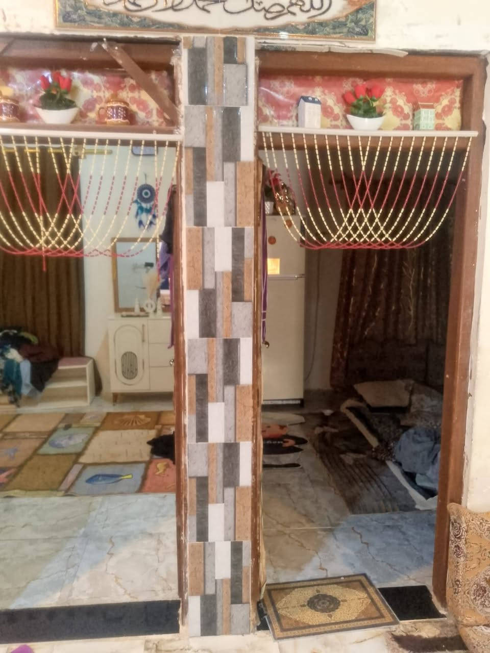 بيت للبيع في منطقة ال محينه قرب مدرسة الامام الباقر 
المساحه 250 
عدد لغرف 3
صحيات خارجيه ومطبخ وهول وصاله لديوانيه عوزه عكاده ما كامله  لبيت مرتب وبناء جديد وسعره جدا مناسب 30وبي مجال بصيط جدا للستفسار ***********

