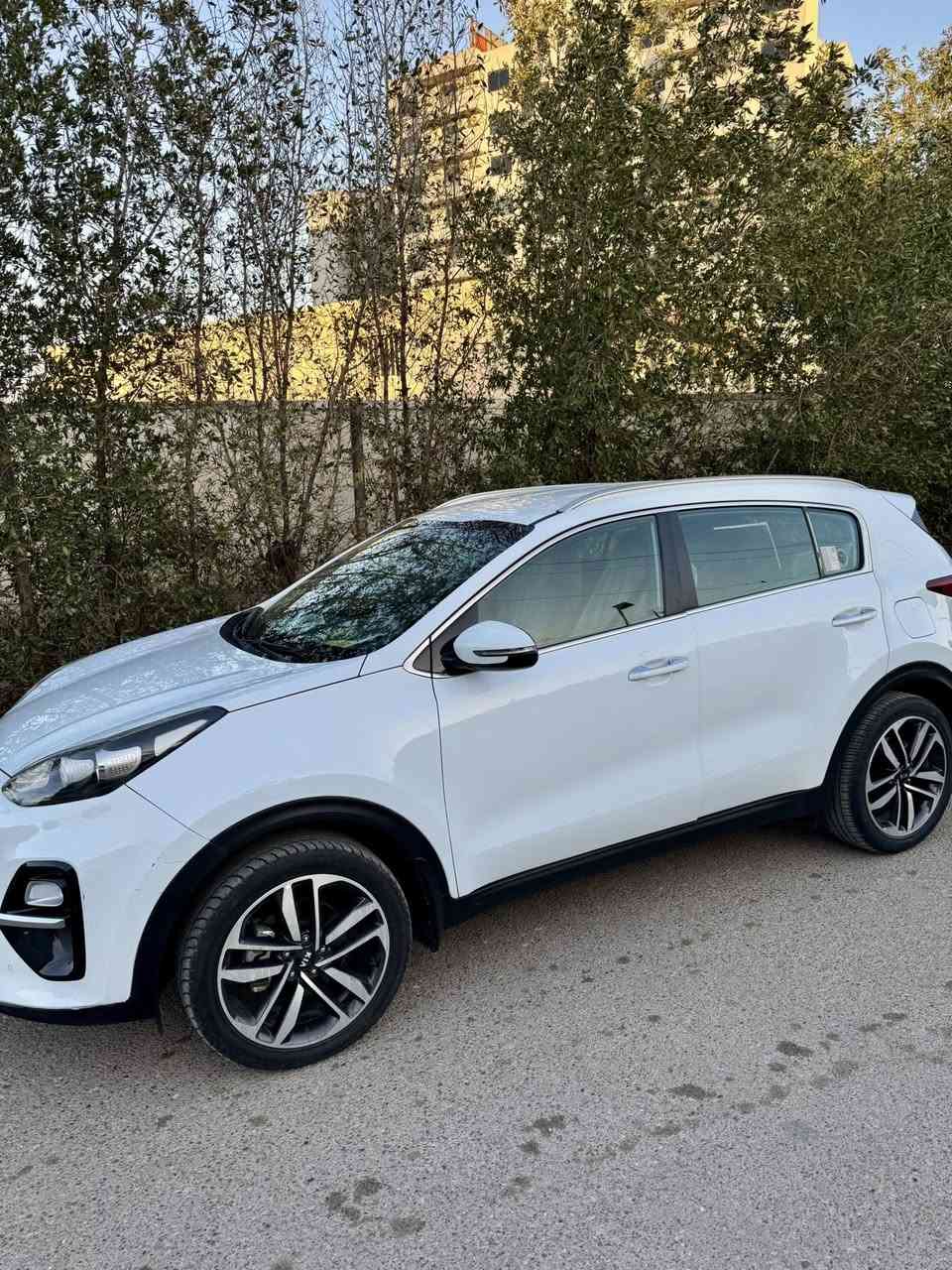 السلام عليكم 
سبورتج موديل ٢٠ خليجي 
سياره كفاله عدا مكانين بارد سونار مرفق 
مواصفات عادية معروفه سياره جديده جديده
ماشيه 77k
سعر ١٩٥ ورقه بيها مجال مال جيه 
 
عنوان بغداد بلديات 
هـ ***********
