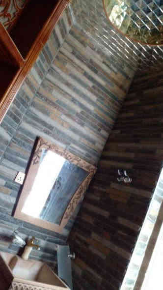 السلام عليكم بيت للبيع
بيت بناء حديث  طابقين يحتوي علئ  اربع غرف نوم كبيره  صالتين كبار لكل طابق صاله يحتوي علئ ٣ مجاميع صحيه وسقوف وديكورات البيت مغربيه 
بيت من الطراز الحديث  
 الاساس البيت والسقف كوكنكريت بناء البيت درجه اولئ 
 المساحه ٢٠٠  
الموقع 
عفك حي الجوادين خلف حسنيه الجوادين 
الاتصال علئ صاحب الرقم 
‏‪***********‬‏
‏
