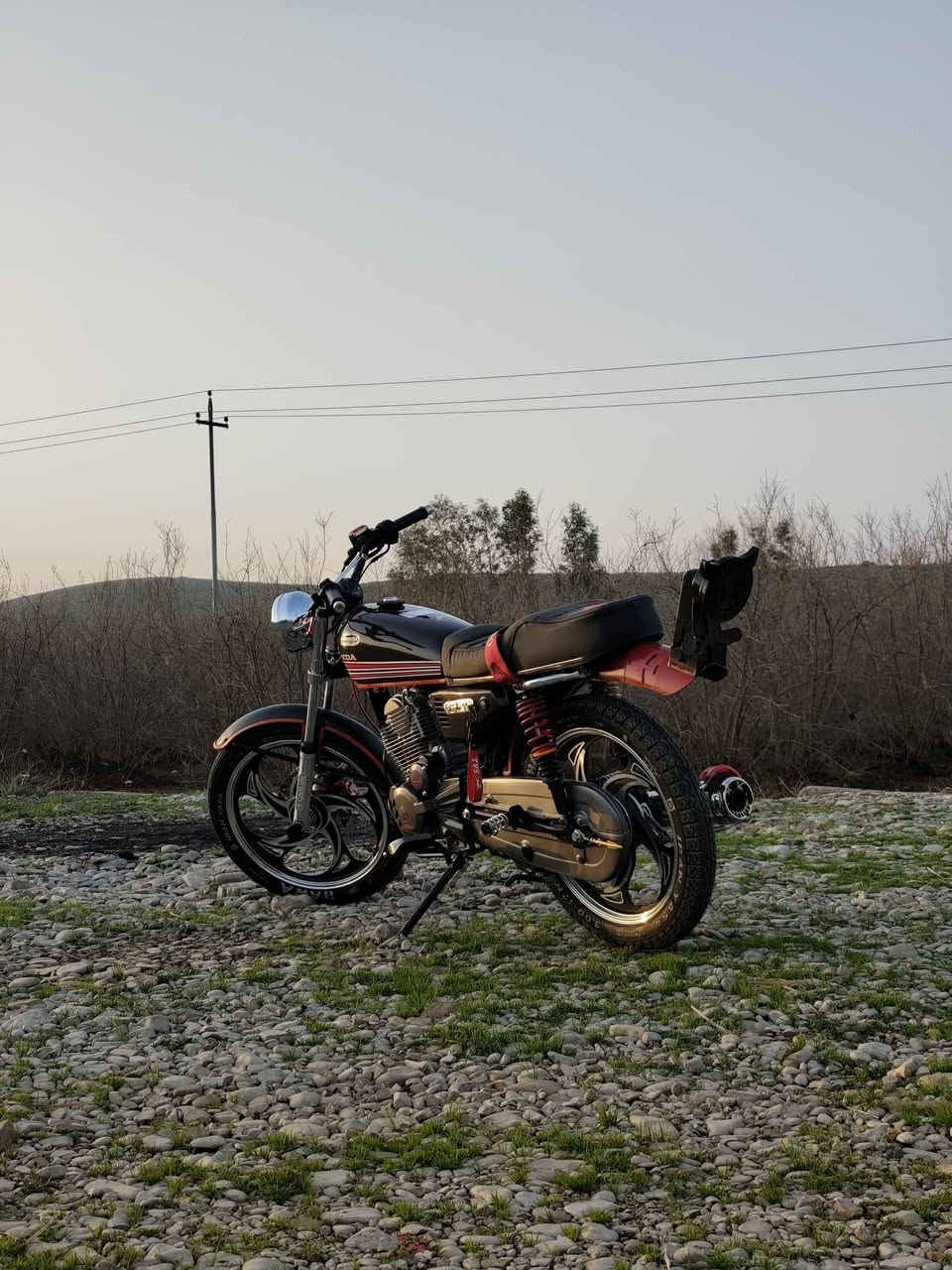 بەناوی خوای گەورە . 
ئەم ماتۆڕە بۆ فرۆشتن .
تازە دروست کراوە 0km
پێویست بەوسف ناکا
هەموو گیان تازەیە و لۆک بۆی هێنراوە
جگە لە دوو سێ برغۆ هەر پارچەیەکت دۆزیۆ کۆنەبێ بە بەلاش بیبە ، 
مەکینەی crx 300cc
مۆدێلی 2026 
10 بۆ 15 ڕۆژە دروست کراوە هێشتا بەتەواوی زەختی لێنەکراوە .
بۆ سیعر چات کەن یان تەلەفون *********** السليمانية, العراق
