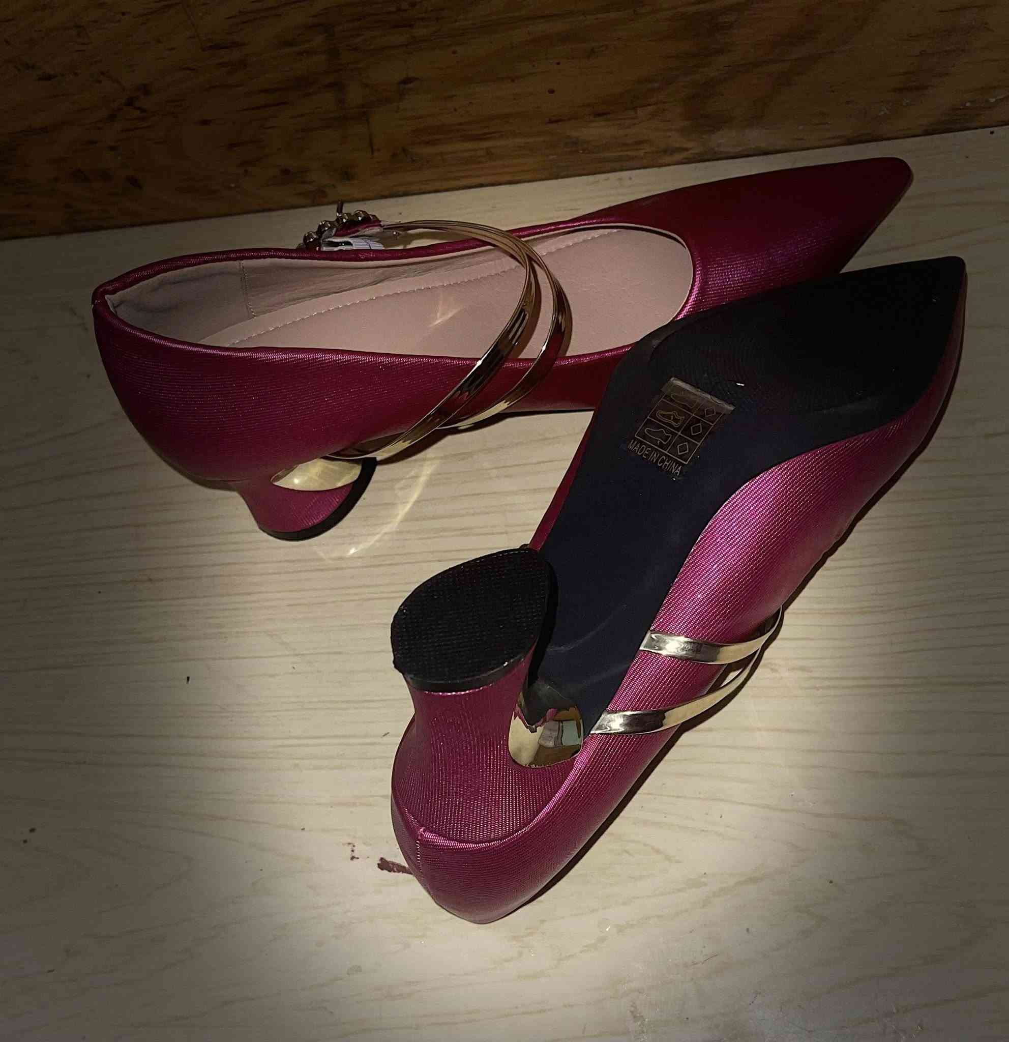 احذيه نسائيه كله جديد شلعه او مفرد تواصل خاص او على الرقم ***********
