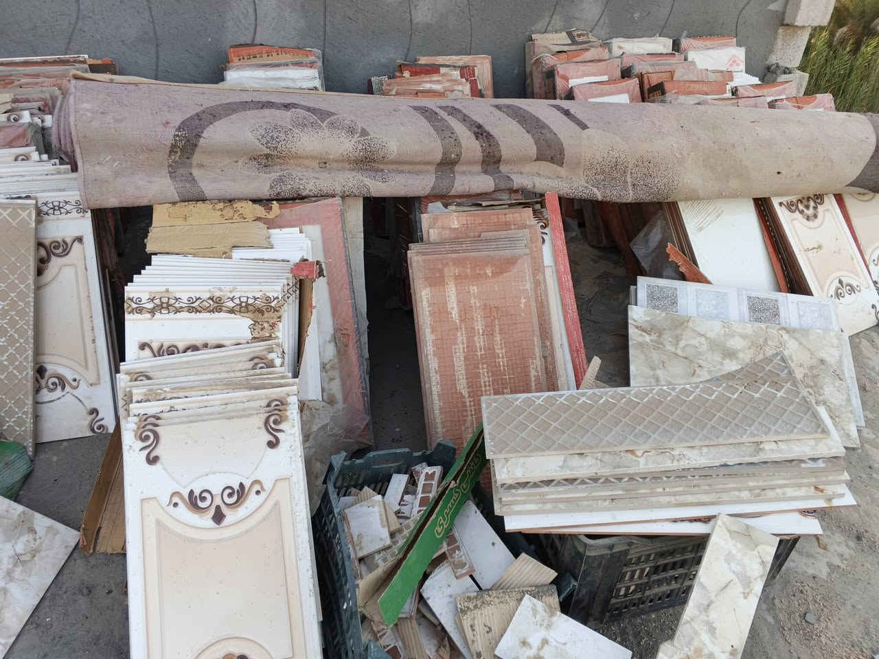 سلام عليكم اخوان سيراميك جداري مال استقبال ومال صاله ومال صفحت درج للبيع كله جديد ونضيف اللستفسار *********** ابيعه شلع 👍

