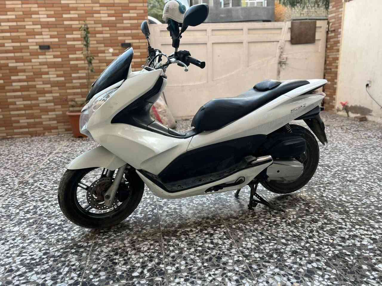 دراجه بي سي اكس
مكينة 150
كلشي شغال مكاني بغداد
السعر  مليون و250
***********
