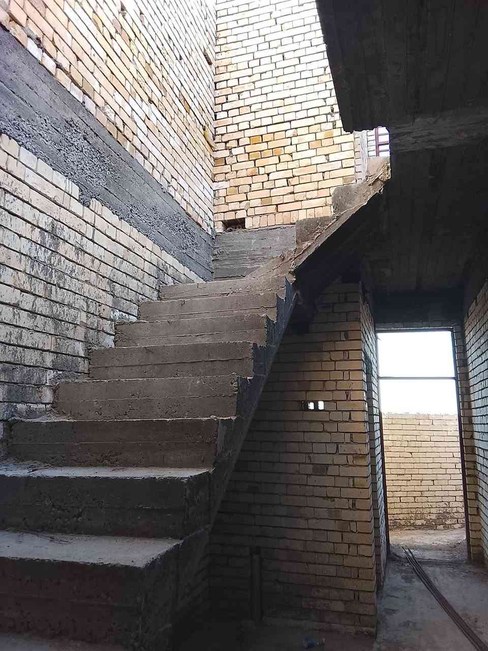 السلام عليكم هيكل 130متر زراعي 
السياسين لطابق لثاني ما كامل اتصال ***********او مراجعة مكتب المؤيد
