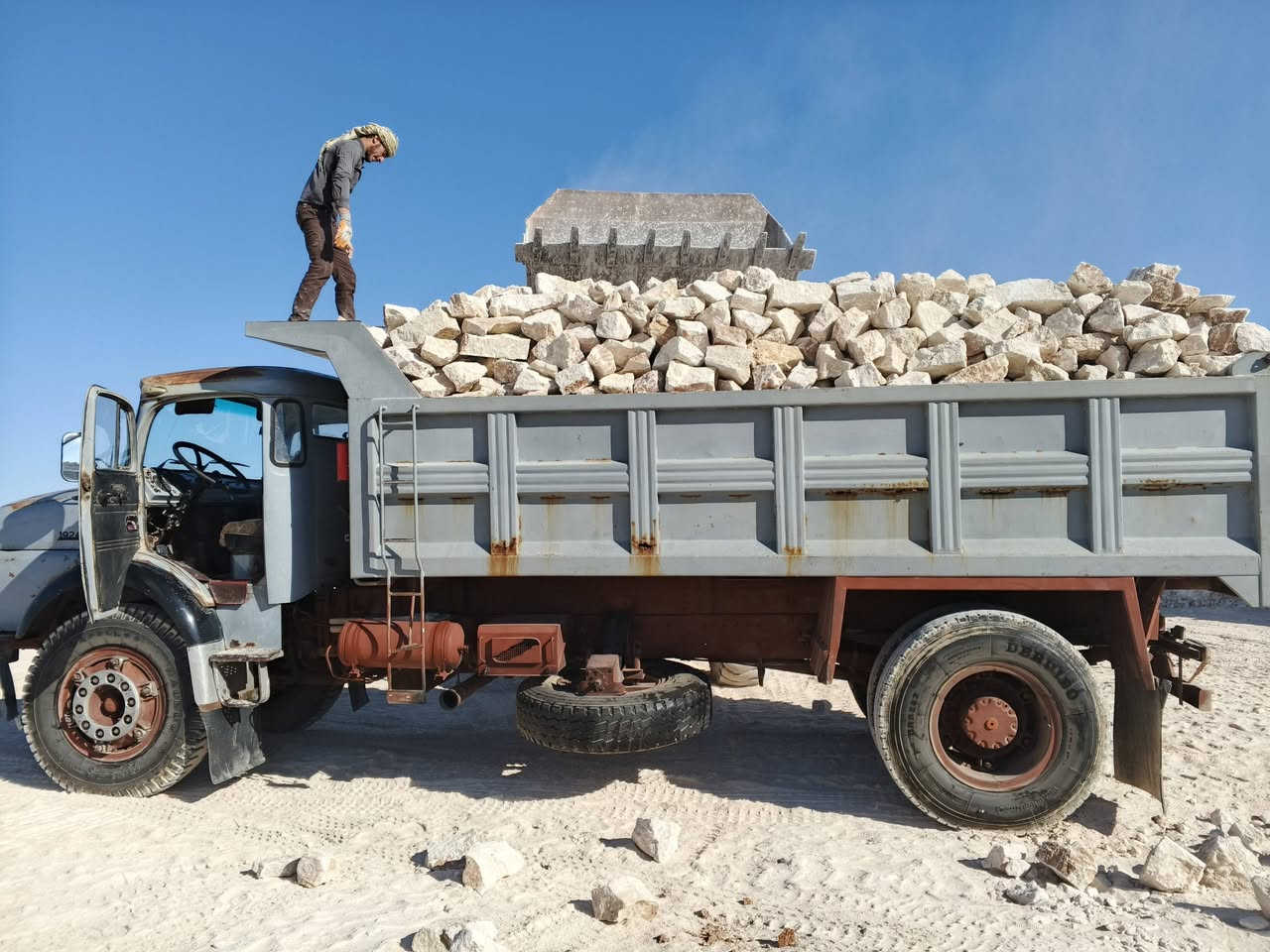 سلام عليكم حجر درجه اولى
رمل  وحصو 
جص الرمادي درجه اولى
جلمود
بسعار مناسبه 

و‭٠٧٧٤ ٨١٠ ٩٨٤٢‬
