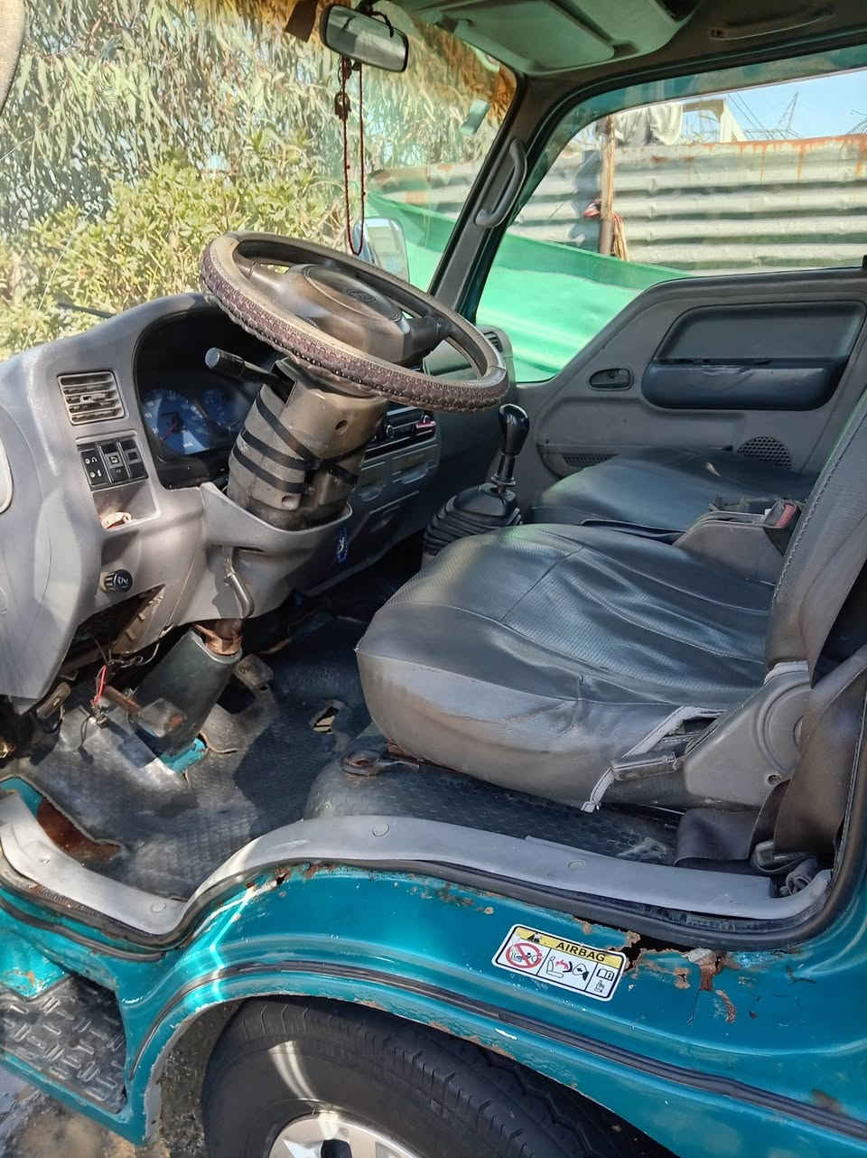 كية ام عيون للبيع موديل 2٠٠2 مكينه كير شاصي اكسل كهربيات كل شغاله السعر ٨٠ وبيهه مجال مكان بقداد الأمين الثانيه السياره بسمي للاتصال ***********
