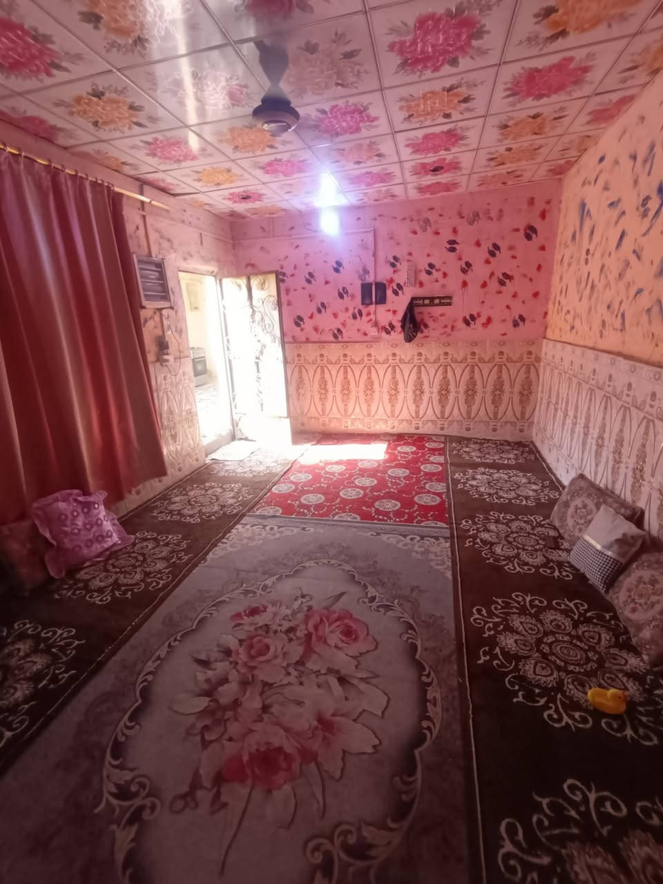 السلام عليكم بيت تجاوز  للبيع حي الاحرار مقابيل دور النفط ع شارع العام لا علي تبليغ ولا ازاله البيت نضيف تجي وتكعد 
متكون 
ديوانيه 
غرفتين 
حمام+تواليت 
مطبخ خارجي 
البيت كله سندويج 
السعر ٨وبي مجال حك الجيه شراي اتصل ع رقم
***********
