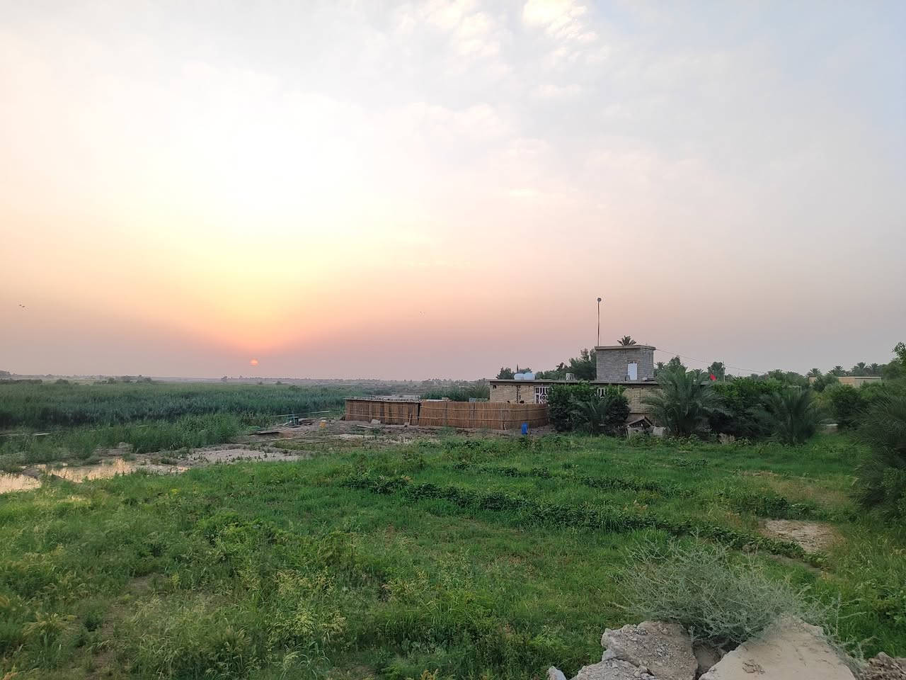 دار للبيع مع دونم ونصف شاطيه في واسط العزيزيه الدير الاوسط 
للاستفسار ***********
