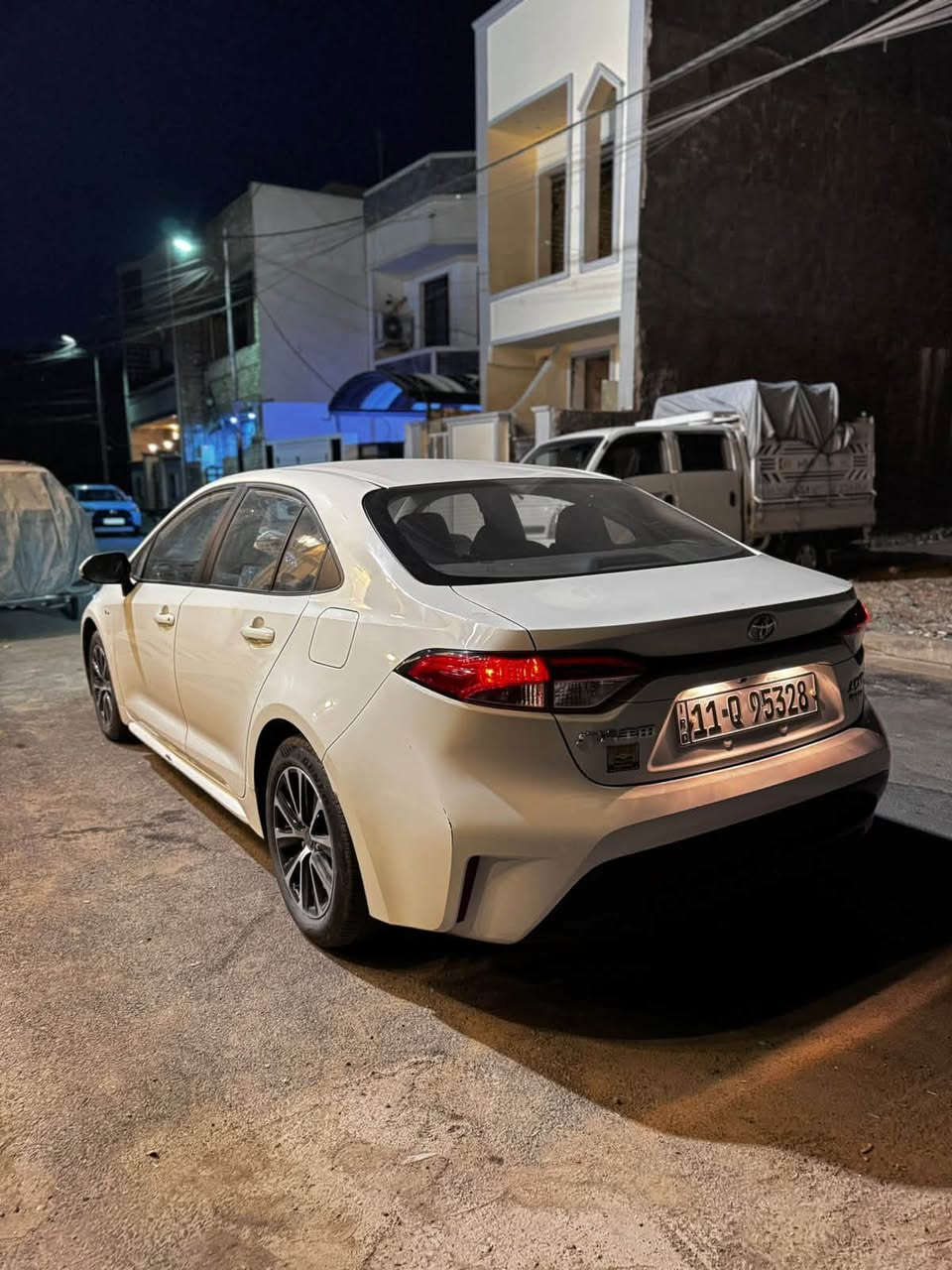 🚗 تويوتا كورولا 2024 هايبرد (Toyota Corolla Hybrid 2024) للبيع 🚗
المواصفات والتفاصيل:
 الموديل: 2024 شهر العاشر  (هايبرد)
 المسافة المقطوعة: 45,000 كم
 الرقم: بغداد الدولي الجديد (بإسمي وتحويل مباشر)
 الموقع: بغداد - الأمين
🔹 المواصفات والكماليات:
 البصمة: بصمة دخول وخروج + نظام ترحيب
 السقف: فتحة سقف (سلايت)
 الشاشات: دشبول إلكتروني ديجيتال + شاشة وسطية كبيرة + تبريد شاشة
 الإضاءة: كشافات زنون LED
 التكييف: قطعتين تبريد (أمامي وخلفي)
 التحكم والقيادة: تحكمات أزرار ستيرن كاملة + أنظمة قيادة متعددة + نظام القيادة الكهربائي EV
🛡️ أنظمة الأمان والمساعدة:
 رادار أمامي + نظام تحديد وتنبيه الخروج عن المسار
 نظام التوقف الذاتي (مانع الاصطدام)
 مستشعر وقارئ العلامات المرورية
 كاميرا خلفية دوارة
 هاند بريك بصمة (دكمه) + نظام Auto Hold
⚠️ ملاحظات البودي (الضرر):
 طخة بسيطة جداً بالجاملغ الخلفي
 طخة بسيطة بدوسة باب السائق (موضحة بالصور)
💰 السعر: 148 ورقة ($14,800) وبيه مجال قليل للجادين.
📞 للتواصل والاستفسار: ***********
