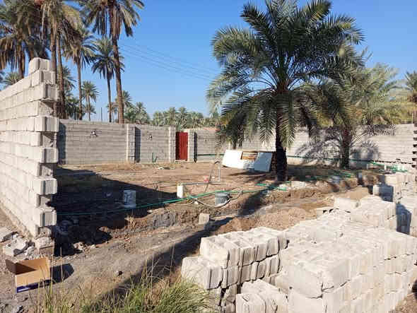 قطعه ارض ركن للبيع مساحه 220م الوجه11م النزال 20م طابو زراعي سند 25 ماء وكهرباء  وتبليط واناره سياج ابلوك و مجهزه لإنشاء مزرعه بهرز فرع مسجد عائشه قرب نقطة الشرطة السعر 42مليون وبيه مجال للشراي للاستفسار خاص او ***********
