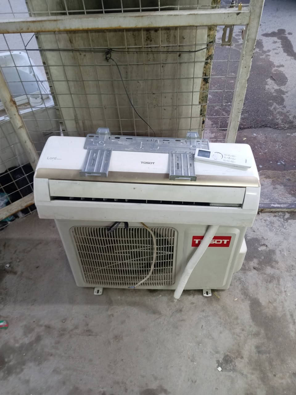 للبيع سبلت واحد طن رايدة ٢٥٠ مكاني بغداد الزعفرانيه   اتصل ***********
