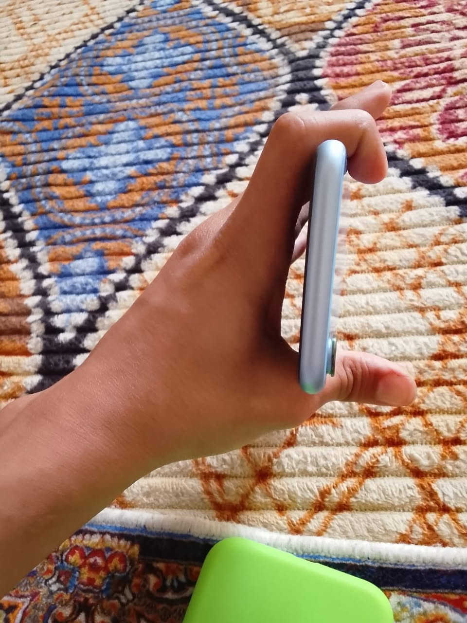 السلام عليكم عندي جهاز اكس آر نضيف جدأأ شخط مابي نضيف الجهاز فقط هاي البشاشة مثل ماموضح بل صور ذاكره 64البطاريه 81الجهاز قبل التحديث جان وتر من حدث طلعتلي يقره بطاريه بس تقره نسب 81الجهاز مال وتر حلو العنوان بغداد رقمي ***********سعر 175بي مجال
