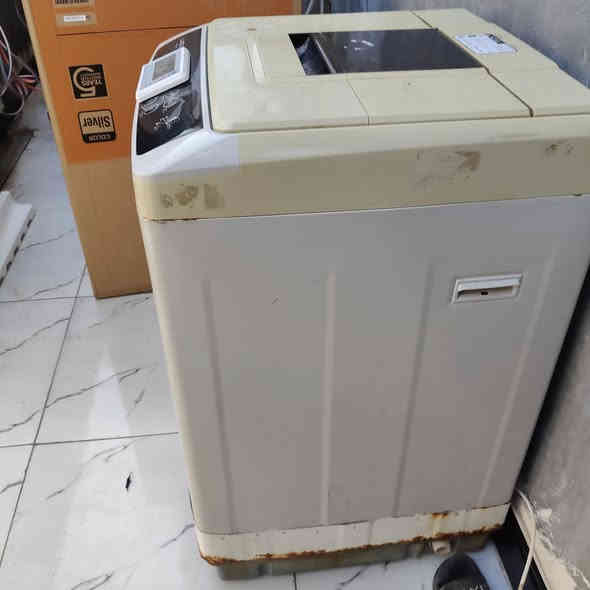 غساله اوتوماتيك تشتغل بس ماتفتر نوعيه ليكسل مثل ماوضح بالفديو مبدل العقل *********** مكاني الجنينه الي يريده بالخدمه سعرها 50الف
