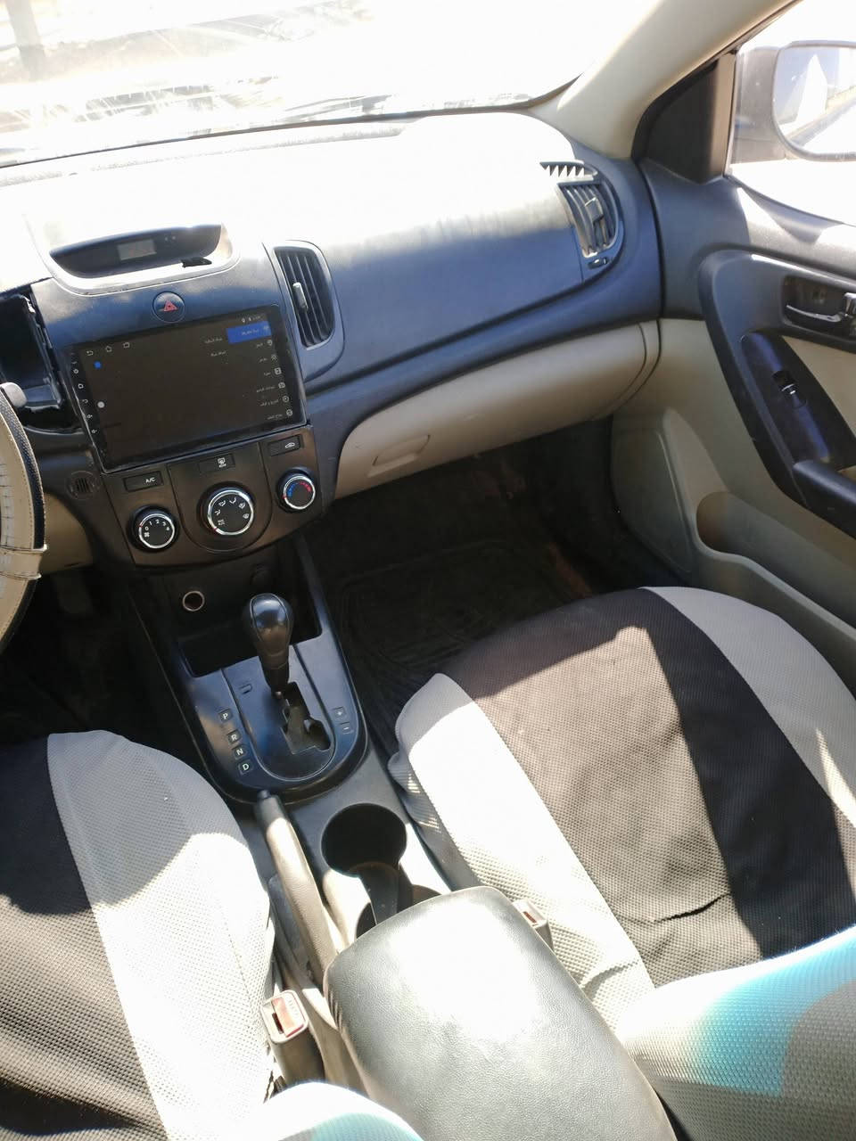 اسلام عليكم كيه فورتي خليجيه
2009
مكينه دوش 1600
السياره جاهزه من كلشي 
بيه طخه جاملغ خلفي خفيفيه شبر 
بيه صبغ اشخوط ومصبوغه احزام للجماليه 
رقم بغداد انكليزي تحويل مباشر 
السعر 84 بيه مجال
***********
***********
