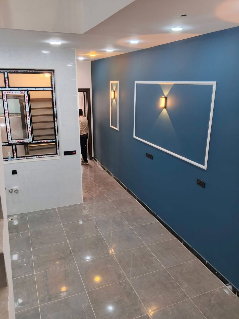 مشتمل93م #للبيع واجهه 4 " بناء حديث 2025 "منطقه هادئه وراقي
يحتوي على ؛$ ‏حديقة ￼كراج‏ صغير￼ ‏ واستقبال وحولي مطبخ حار ‏وبارد ومنور و3 غرف نوم و خدمات  طابقين

طابو ملك صرف 

الموقع: مشتمل-‏ الشعب العقاري الأولى قرب مدرسه المروج الخضراء الاهليه   

___________________________________________

(#مكتب_السوداني_للوساطة_العقارية)

عنوان المكتب بغداد-الشعب - حي التجار- مجاور اعدادية بلقيس للبنات‏- @‏‏ ***********￼ متواجد ماسنجر واتساب ￼   

(تتوفر لديناء العروض ‏الجديدة وحصريا أخرى مناسبه)
