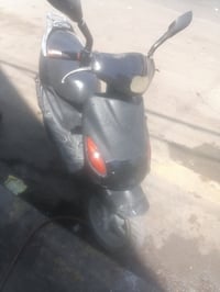 دراجه لكزز شغاله كلشي مابيه كهربائيات كله شغاله ٢٠٠ وبيه مجال ٠٧٧١٧٦٤٩...