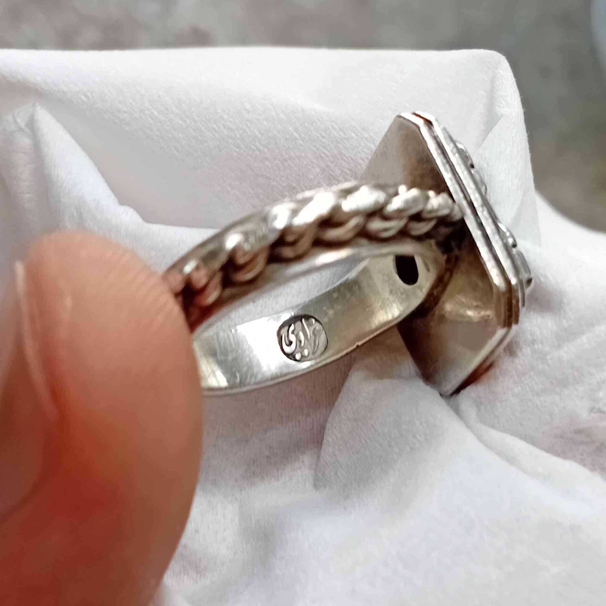 قطعة نادرة من الاوبال الأسترالي
صياغة علي الغراوي، قياس ١٨ خنصر عيار ١٠٠٠
للبيع التواصل خاص


**إذا كنت صاحب هذا الإعلان وتريد حذفه لأي سبب، رجاءا أرسل رسالة إلى الدعم الفني**