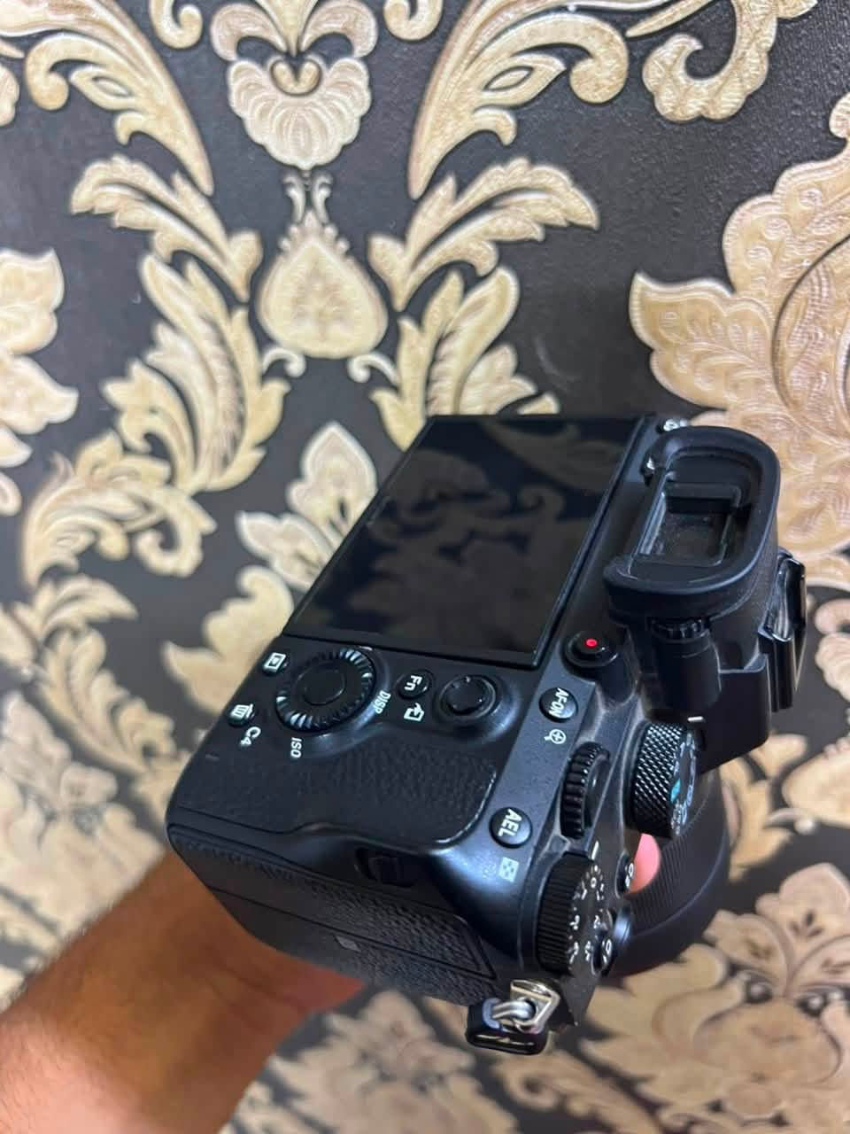 📸 للبيع كامرة Sony a7lllبحالة ممتازة جداً 📸

كامرة نظيفة جداً واستخدام شهر واحد فقط، مناسبة للمصورين وصناع المحتوى ومحبي التصوير الاحترافي.

✅Sony a7lll ✅ عدسة مرفقة ✅ شاحن أصلي ✅ كيبلات وملحقات كاملة ✅ كتيب الاستخدام ✅ جاهزة للعمل مباشرة

💰 السعر: مليونين و 100 الف وبيها مجال 
للجادين فقط.

 العنوان: النجف الاشرف 📌

📞 للتواصل والاستفسار: ***********

فرصة ممتازة لاقتناء كامرة احترافية بحالة نظيفة وسعر مناسب، والبيع مستعجل. 🔥📸
