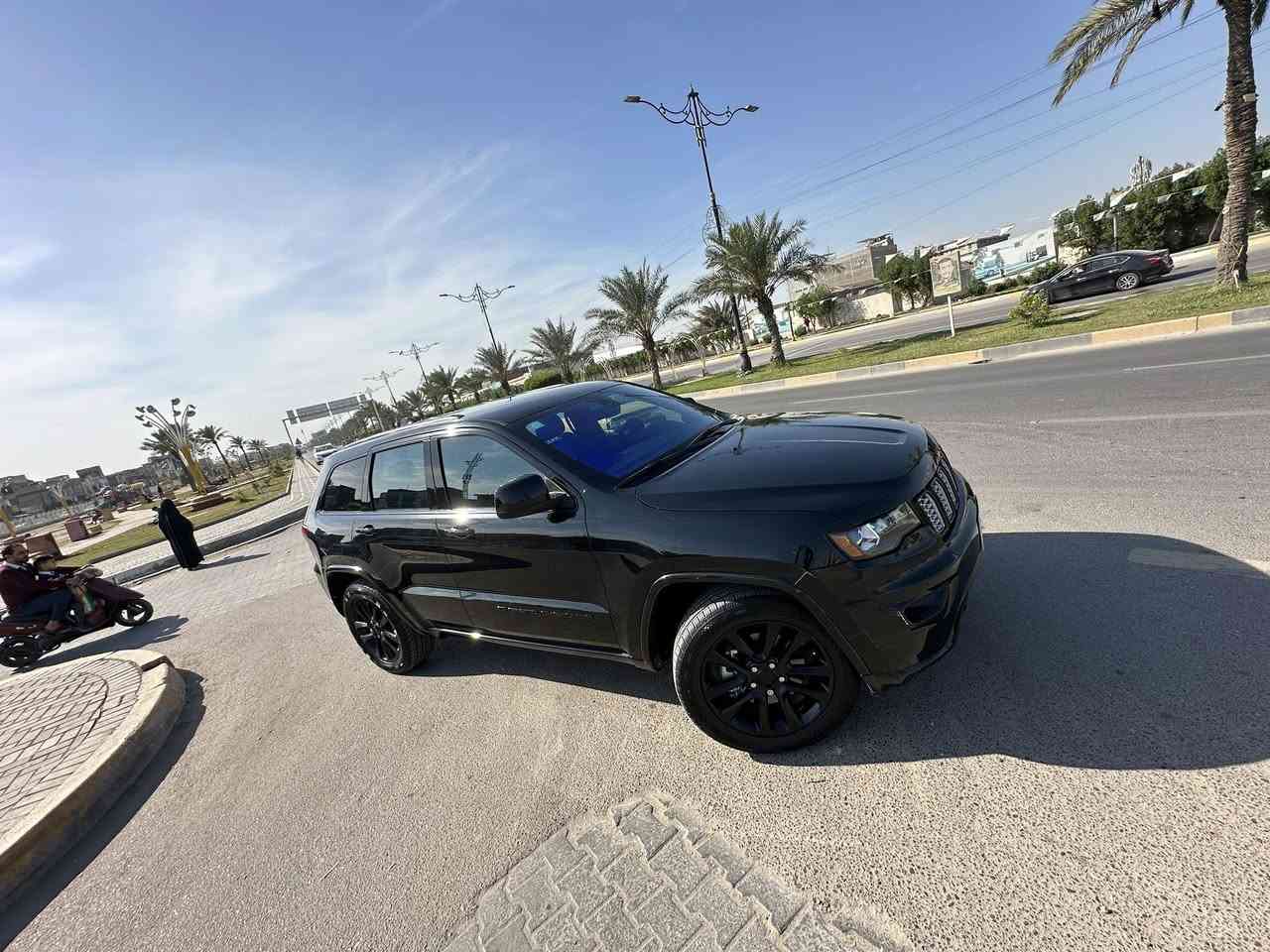 السلام عليكم
للبيع جيب بلاك توب 
موديل 22 (Black top)
الون أسود الماع 
ماشيه ￼ 35 ميل 
موصفات 
شاشة كبيرة car play (inch 8.4)
كشنات شاموا وجلد +كهربائي
+مقاعد أماميه تدفئة( هيتر )
+رادار جوانب +أوتو ستوب 
صندوق كهربائي 
3 انضمه قيادة  eco+ normal+) sport)
حادث بنيد ودعاميه .ايرباك دشبول و دركه فقط صورة الحادث ***********
